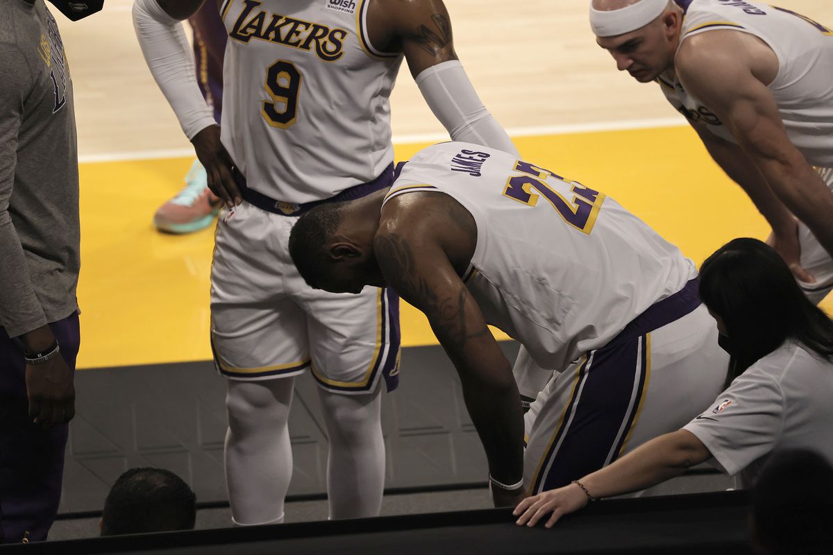 L.A. Lakers’ LeBron James Injures Ankle in Sport Against Hawks