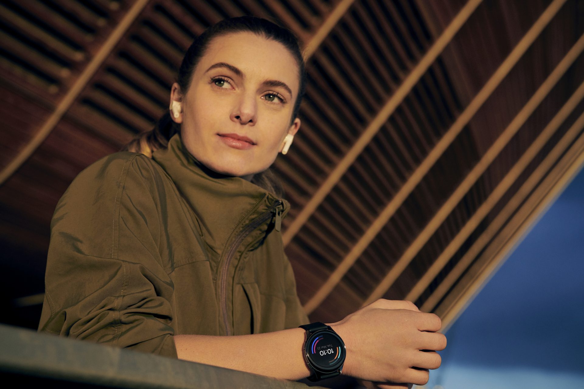 OnePlus’ first smartwatch guarantees a two-week battery and rapid charging