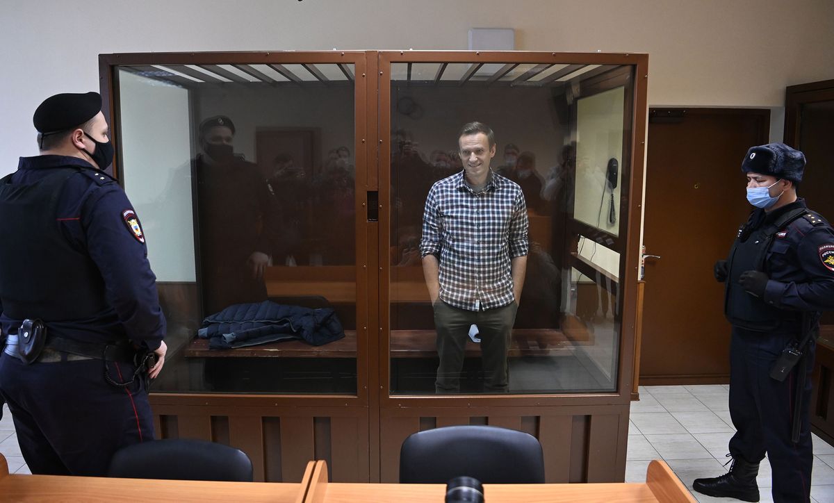 Jailed Putin Foe Navalny ‘Misplaced 8 Kilograms’ Sooner than Starvation Strike