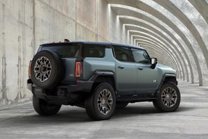 2024 GMC Hummer EV SUV debuts in new commercial