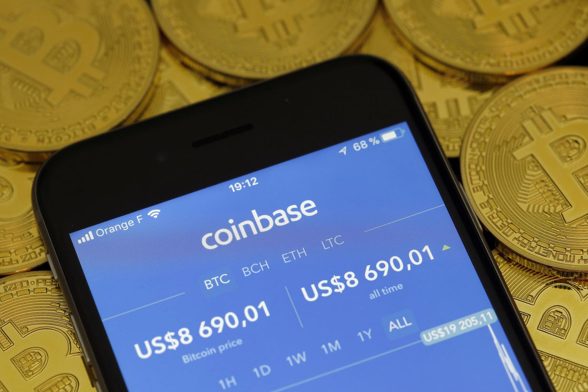 Bitcoin hits fresh all-time high above $62,000 earlier than Coinbase debut