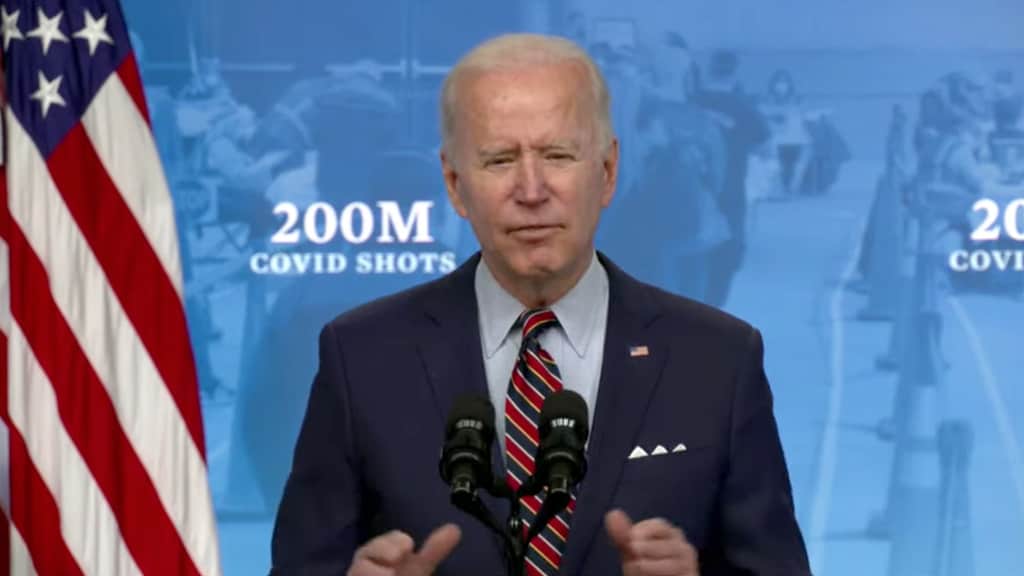 Biden Pushes Tax Credit to Spur Extra COVID Photos
