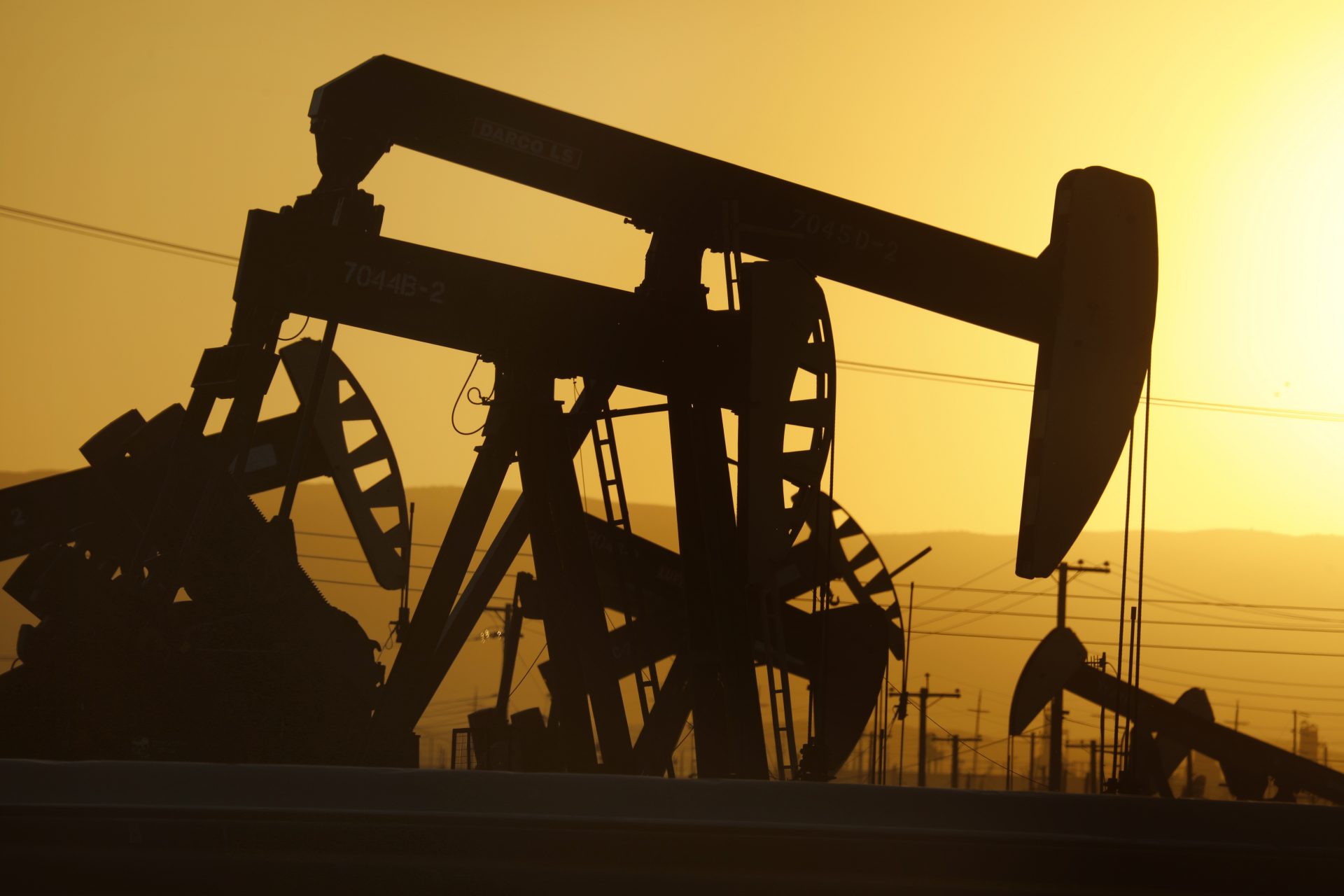 California plans to discontinue oil extraction by 2045