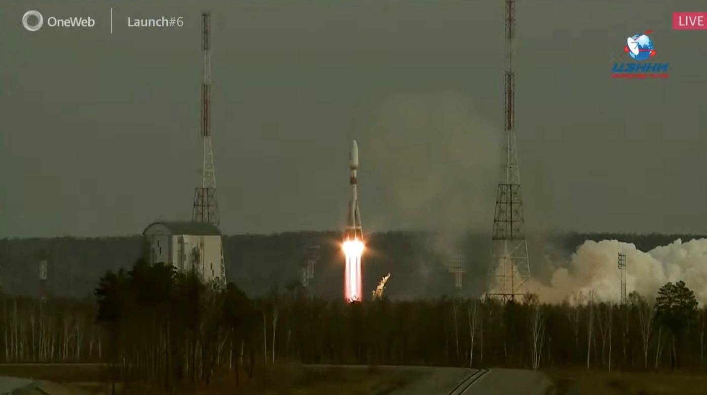 Soyuz rocket launches 36 OneWeb info superhighway satellites to orbit