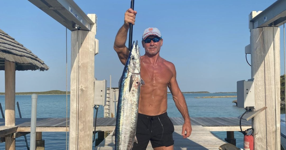 Country Fable Tim McGraw Showed Off His Shredded Six-Pack Abs at fifty three in a Unusual Shirtless Photo