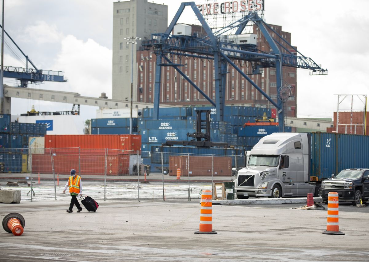 Montreal Dock Workers Return After Trudeau Orders Strike’s Pause