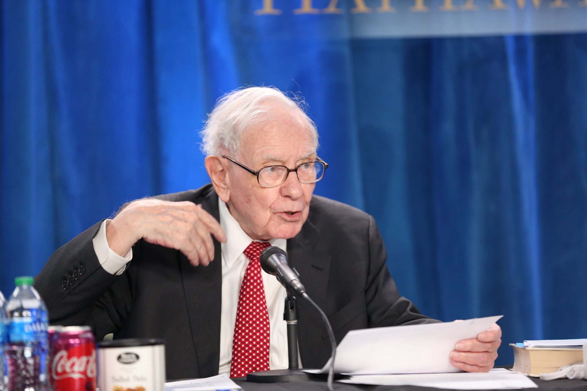 Berkshire Hathaway’s working earnings jump, Buffett continues to pick out help stock
