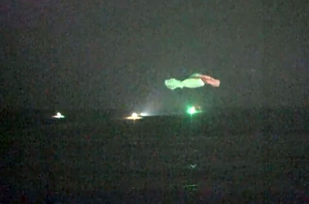 SpaceX Returns 4 Astronauts to Earth; Uncommon Evening Splashdown