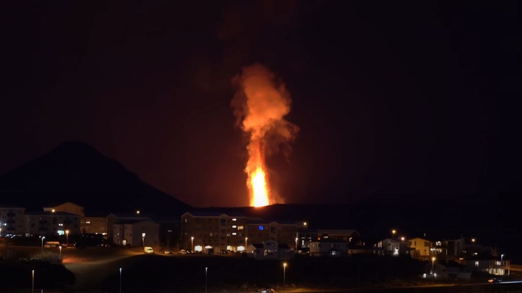 Icelandic volcano eruption filmed from dwelling in Reykjavík
