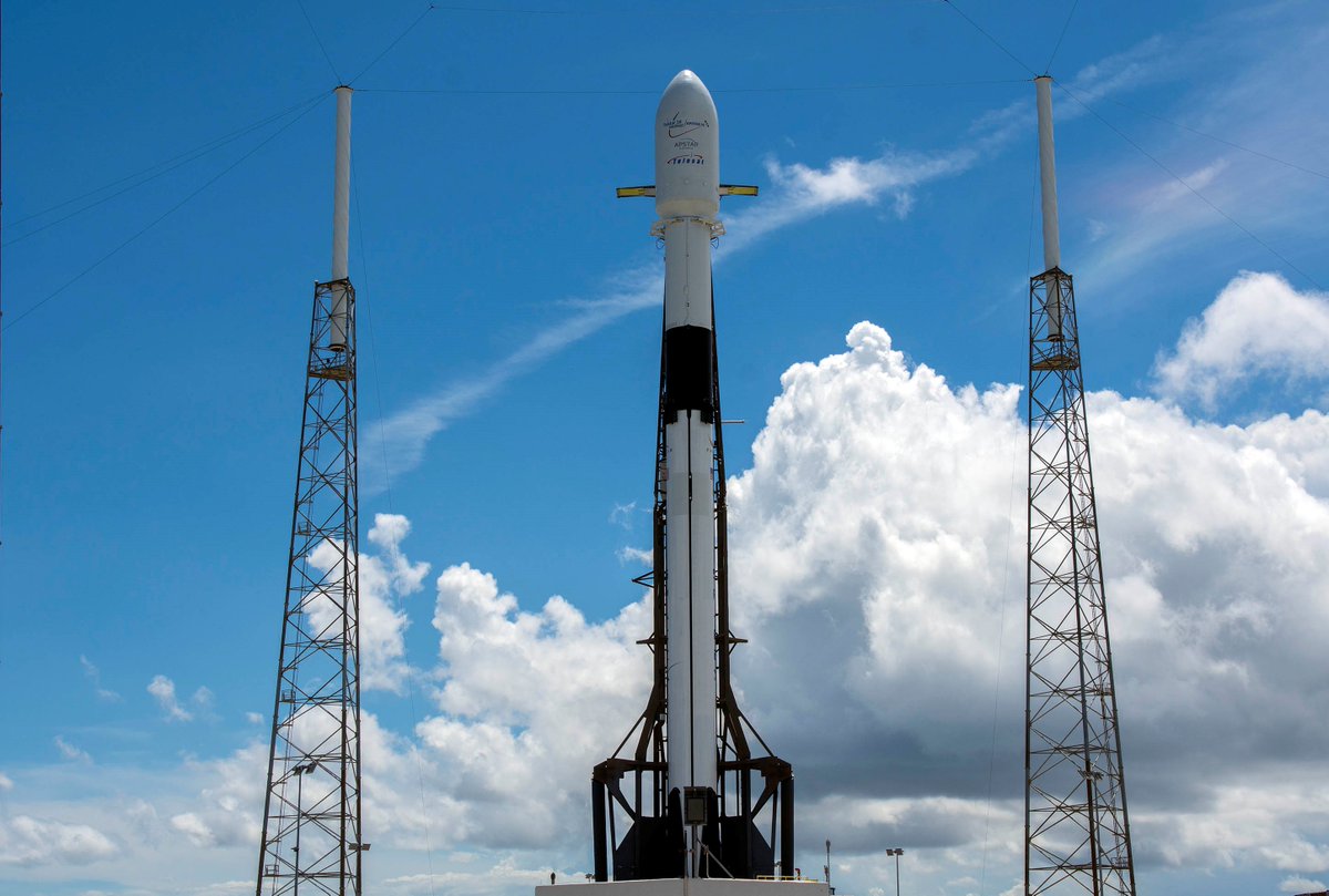 Understand SpaceX open a Falcon 9 rocket full of Starlink satellites this Superstar Wars Day