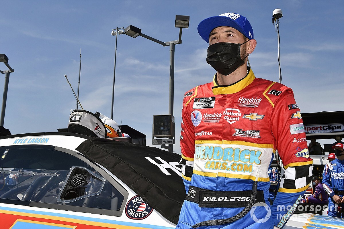 Larson waited for ‘a mistake’ from Truex on the other hand it never came