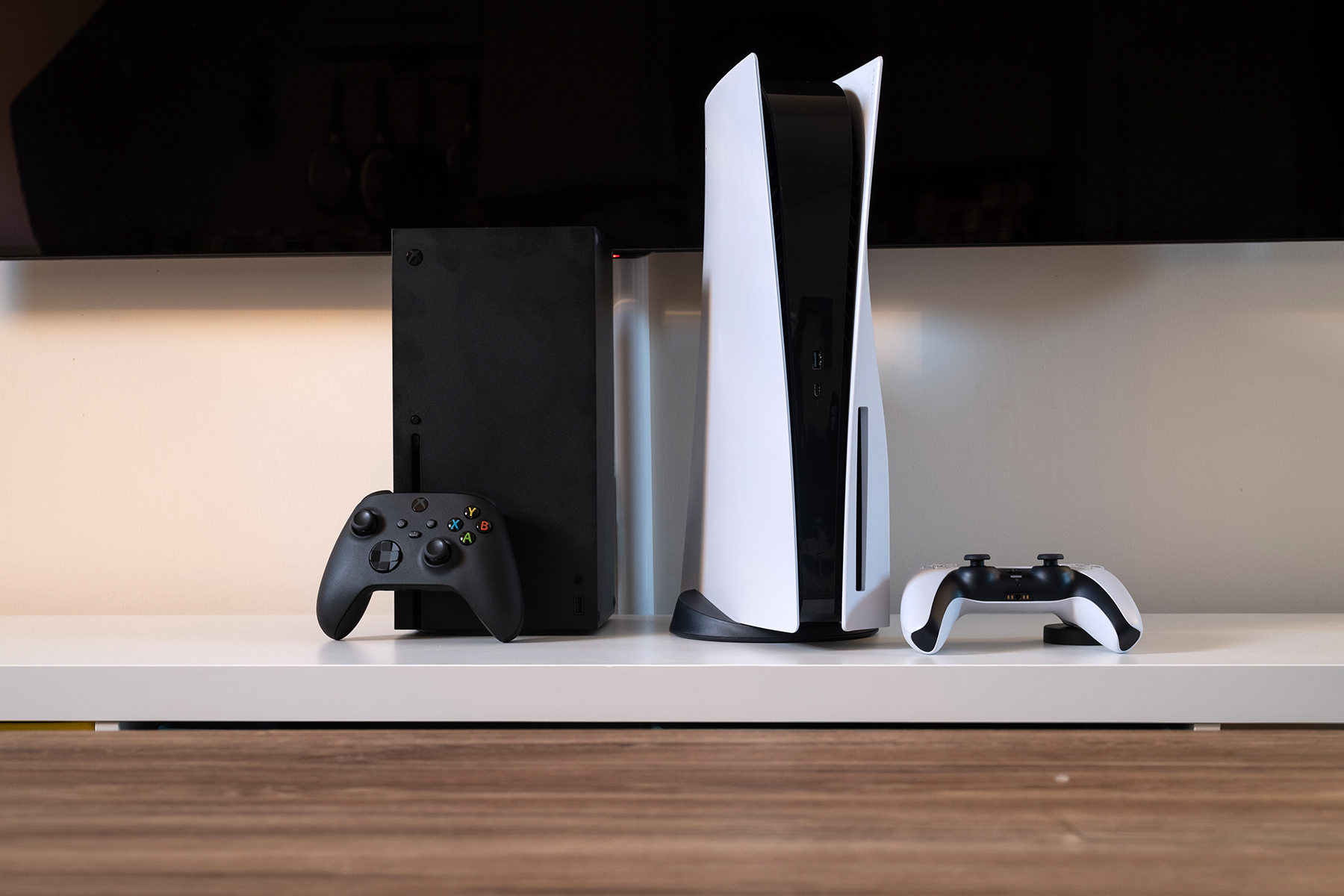 Xbox Series X and PlayStation 5: The six-month legend card