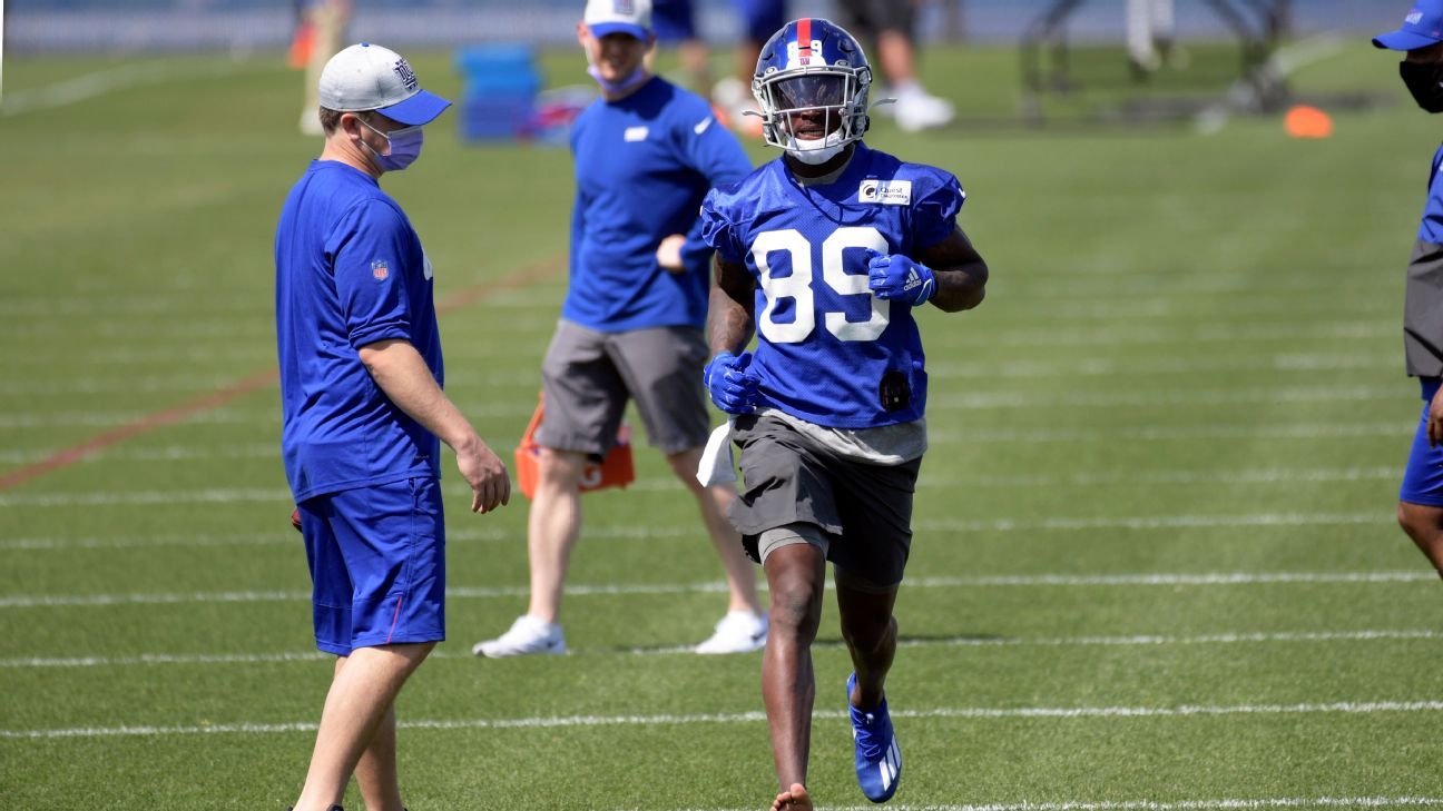 Agony of the toes: Toney cleatless in NYG debut