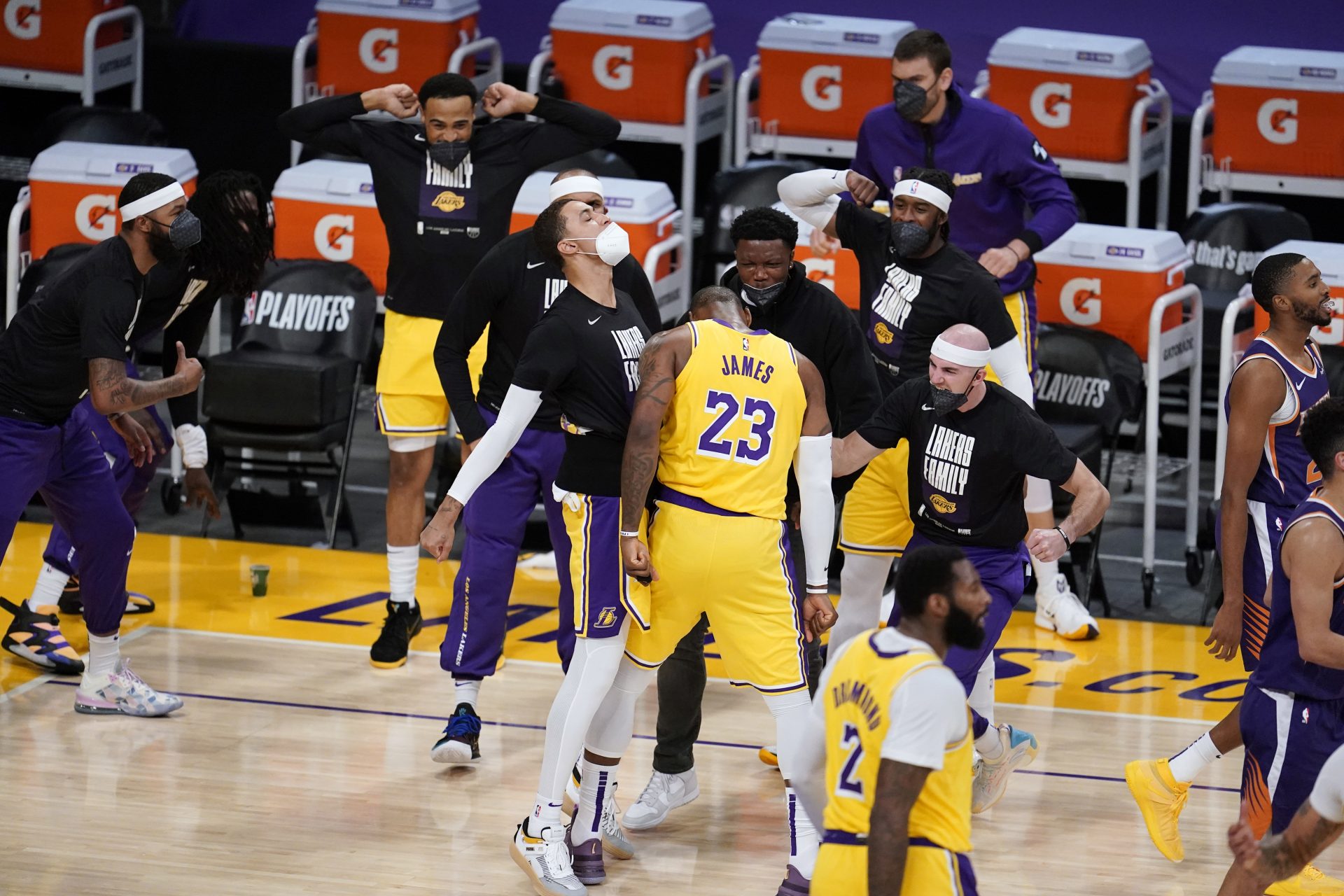 Anthony Davis, LeBron James Energy Lakers to 2-1 Assortment Lead over Chris Paul, Suns
