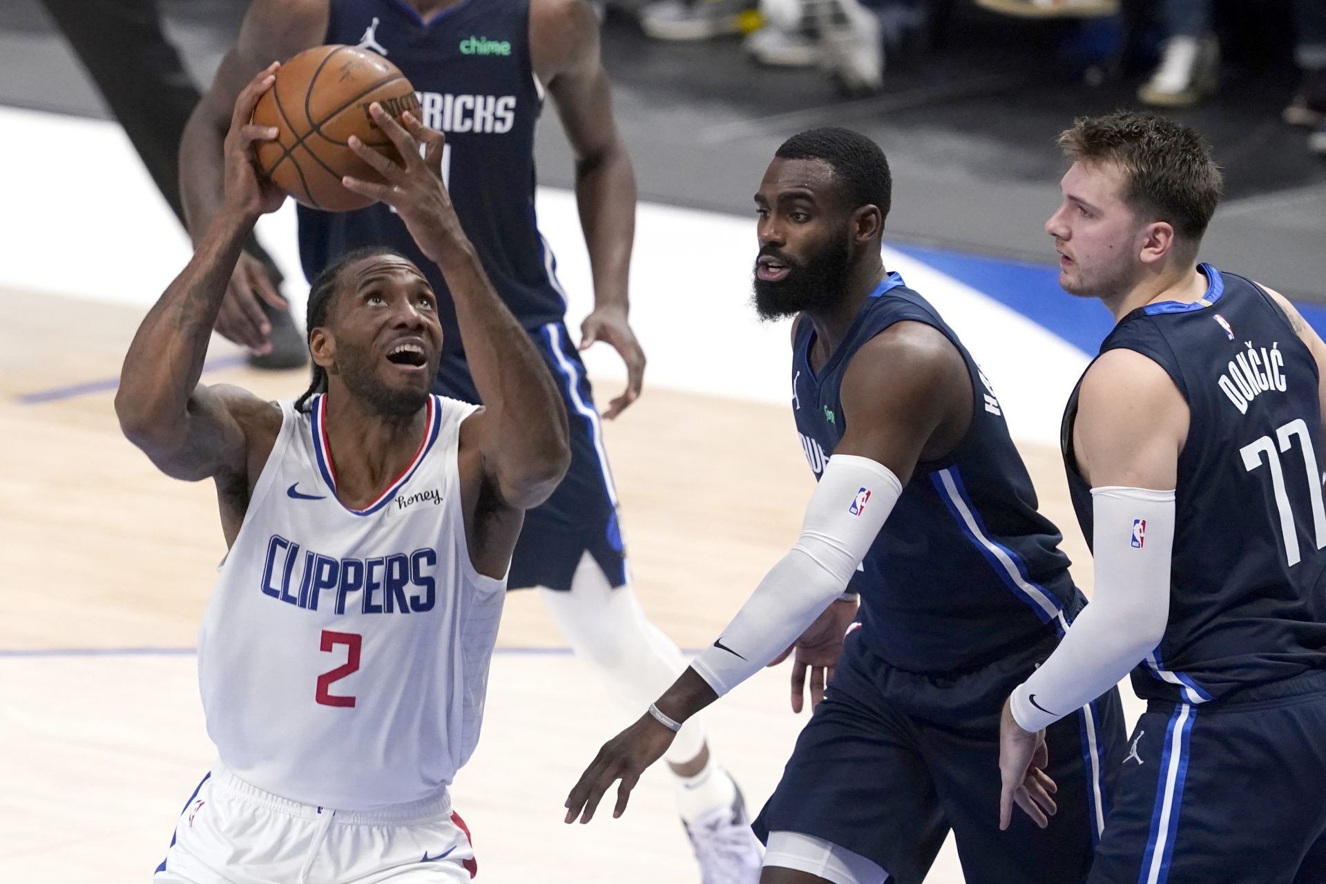 Kawhi Leonard Propels Clippers to Main Sport 3 Seize over Luka Doncic, Mavs