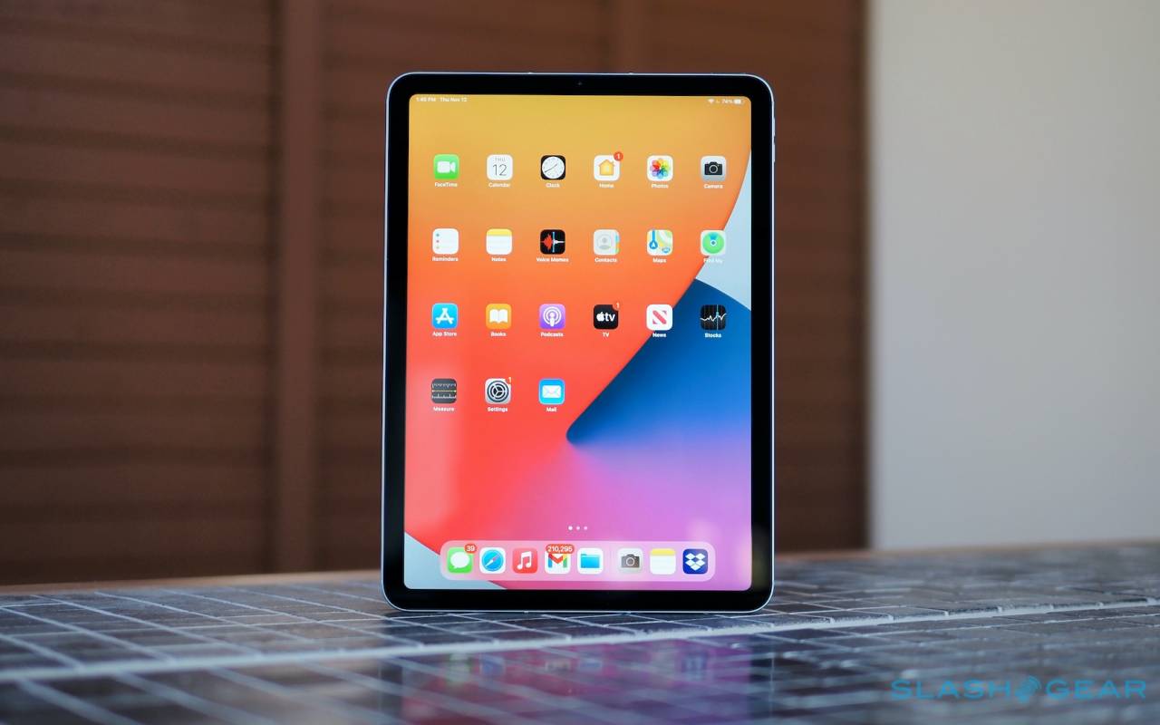 iPads with OLED shows rumored to be coming next three hundred and sixty five days