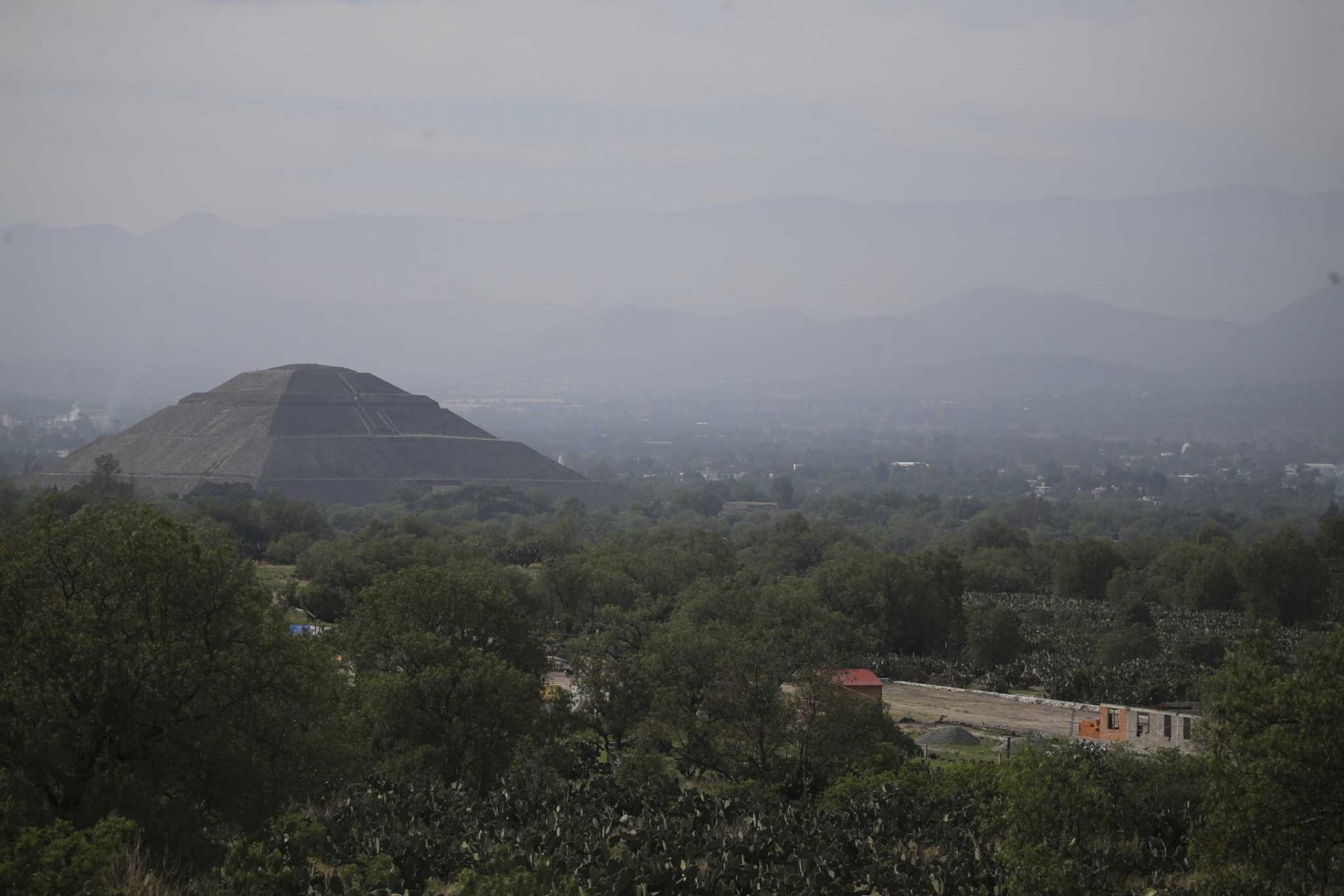Mexico raids constructing mission subsequent to Teotihuacán pyramids