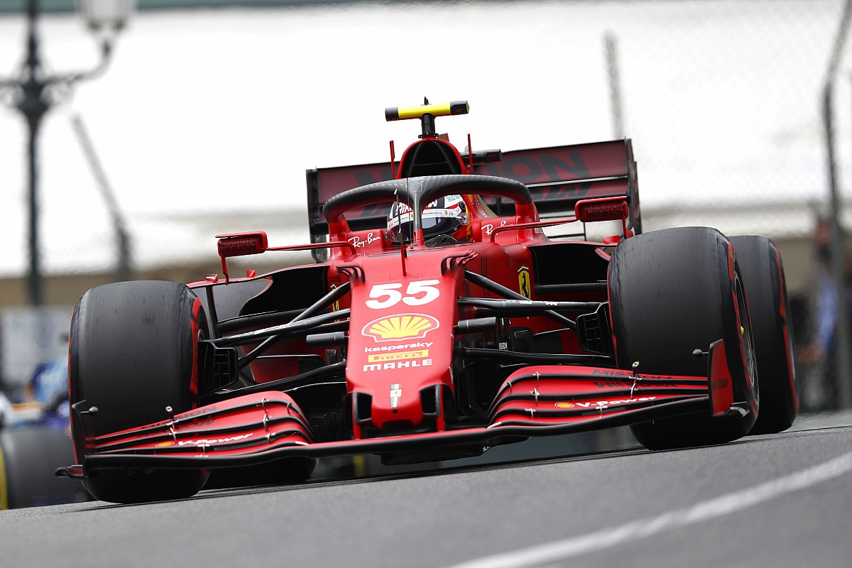 Sainz: How I’m pushing myself to adapt to Ferrari F1 automobile