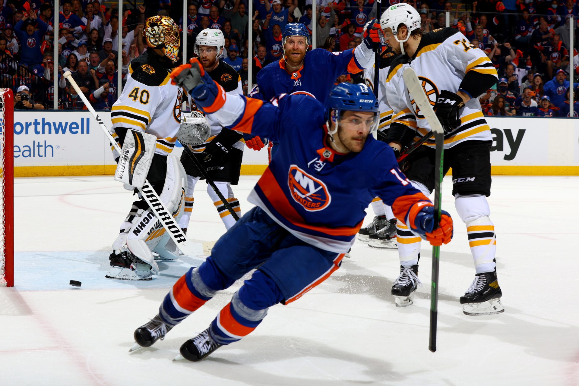 Kyle Palmieri, Islanders Beat Bruins 4-1 in Game 4 to Even Series
