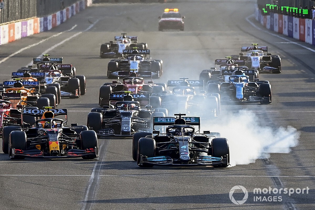 F1 drivers backed dedication for two-lap standing restart in Baku