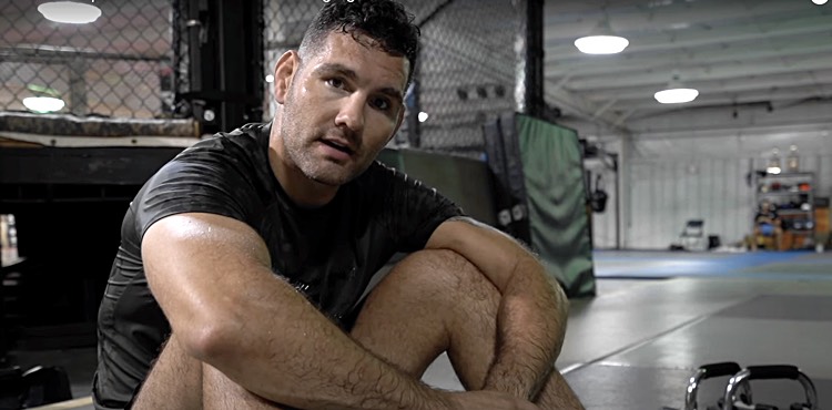 Chris Weidman works out for the second time following leg damage | Video