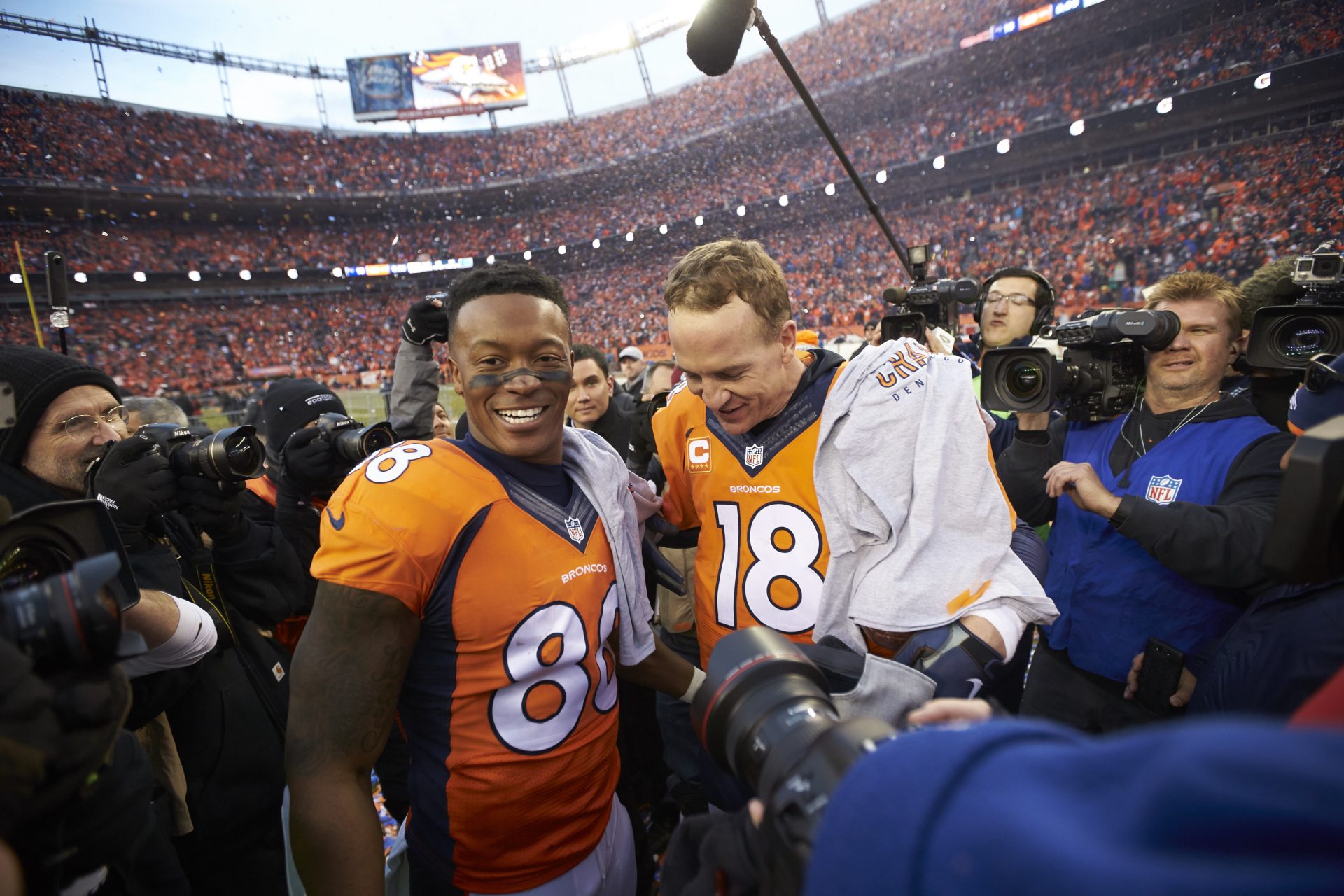 Peyton Manning Congratulates Demaryius Thomas on ‘Unattainable’ Career After WR Retires