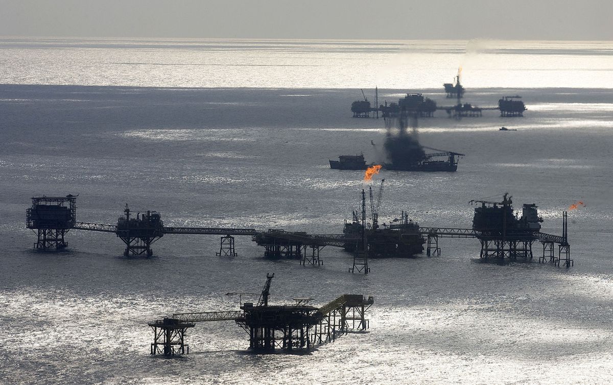 Pemex Controls Fire Discontinuance to Offshore Oil Platform Complex