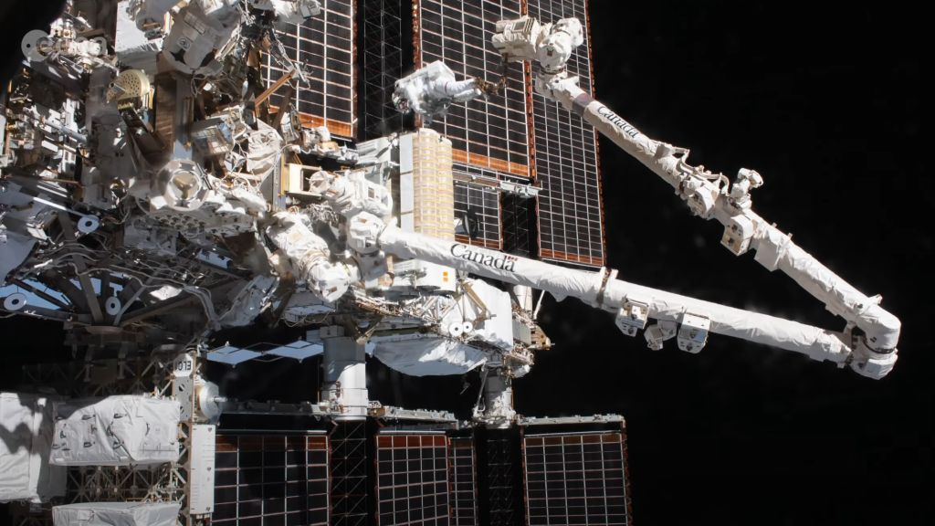 Timelapse of spacewalk to set up a solar array for the International Bother Situation