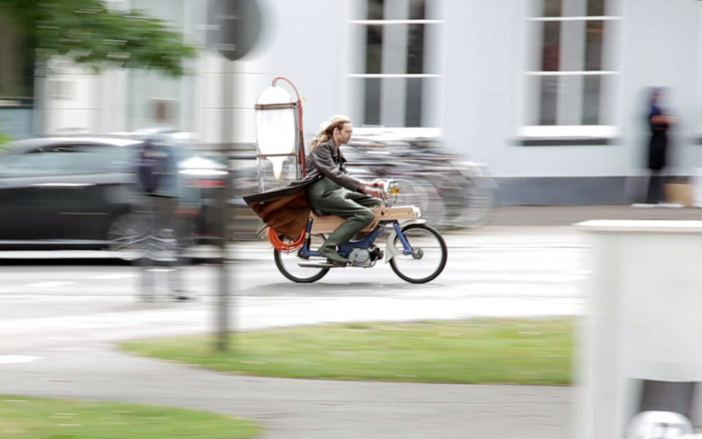 Inventor harvests methane gasoline from ditches and ponds to vitality his moped