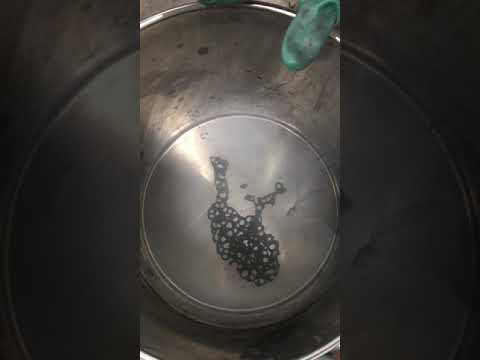 Here’s what happens if you pour liquid nitrogen into a soiled container
