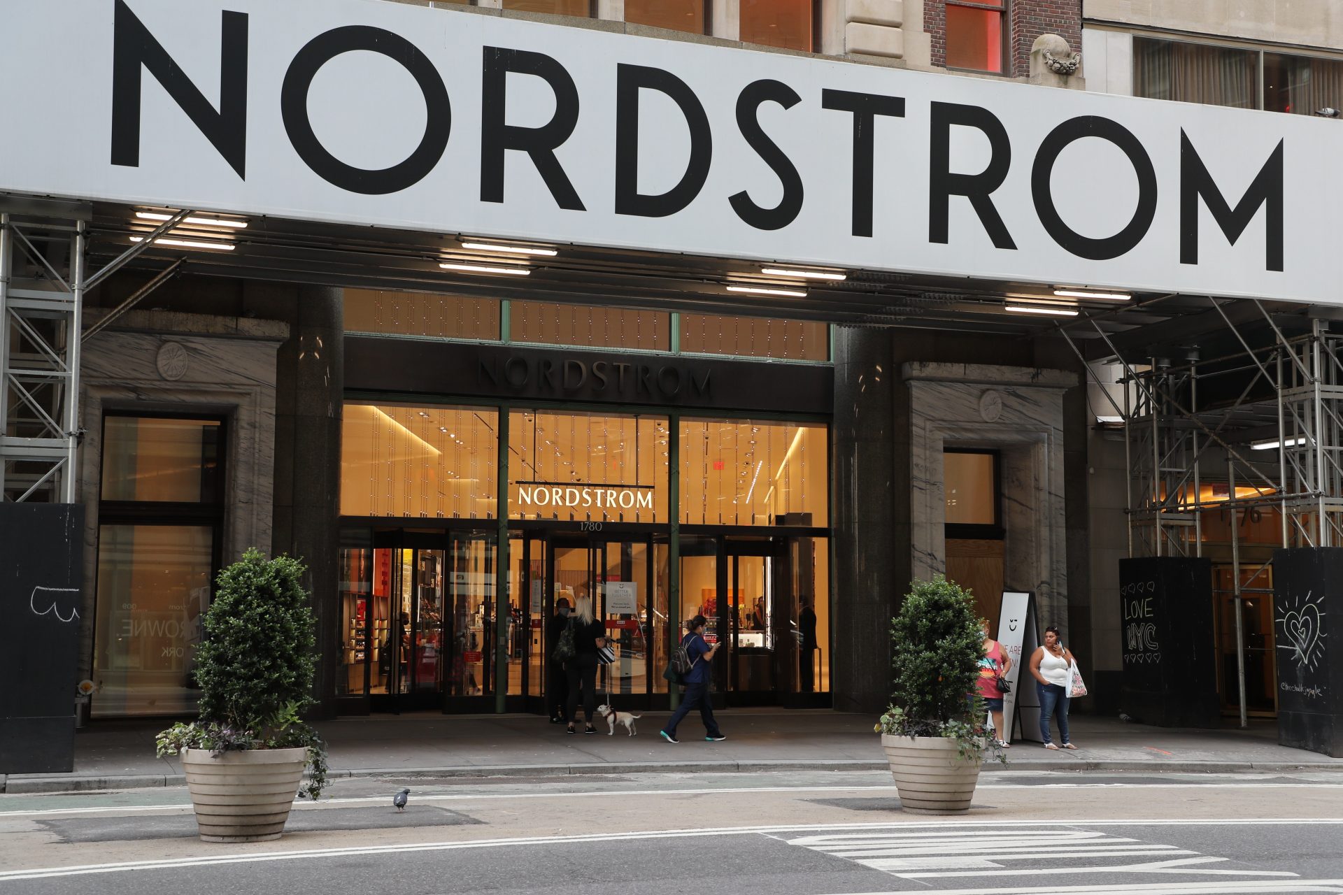 46 Nordstrom Anniversary Sale Finds Selling Out Speedily
