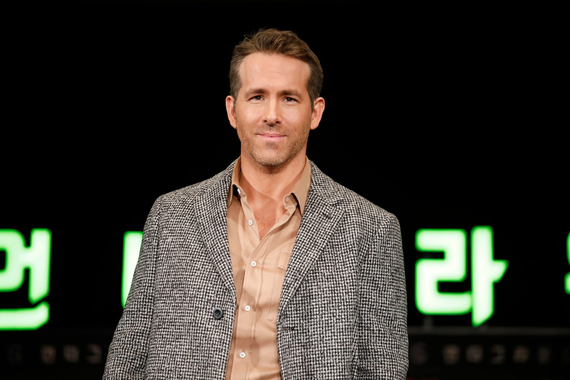 Ryan Reynolds Sent His Three Daughters the Sweetest Message on Neutral Morning The United States