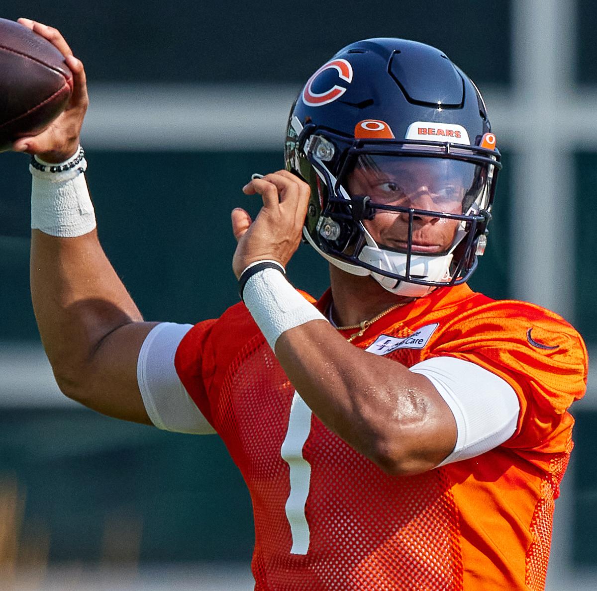 B/R Neighborhood Training Camp Questions: Must restful Justin Fields Be Day 1 Starter?