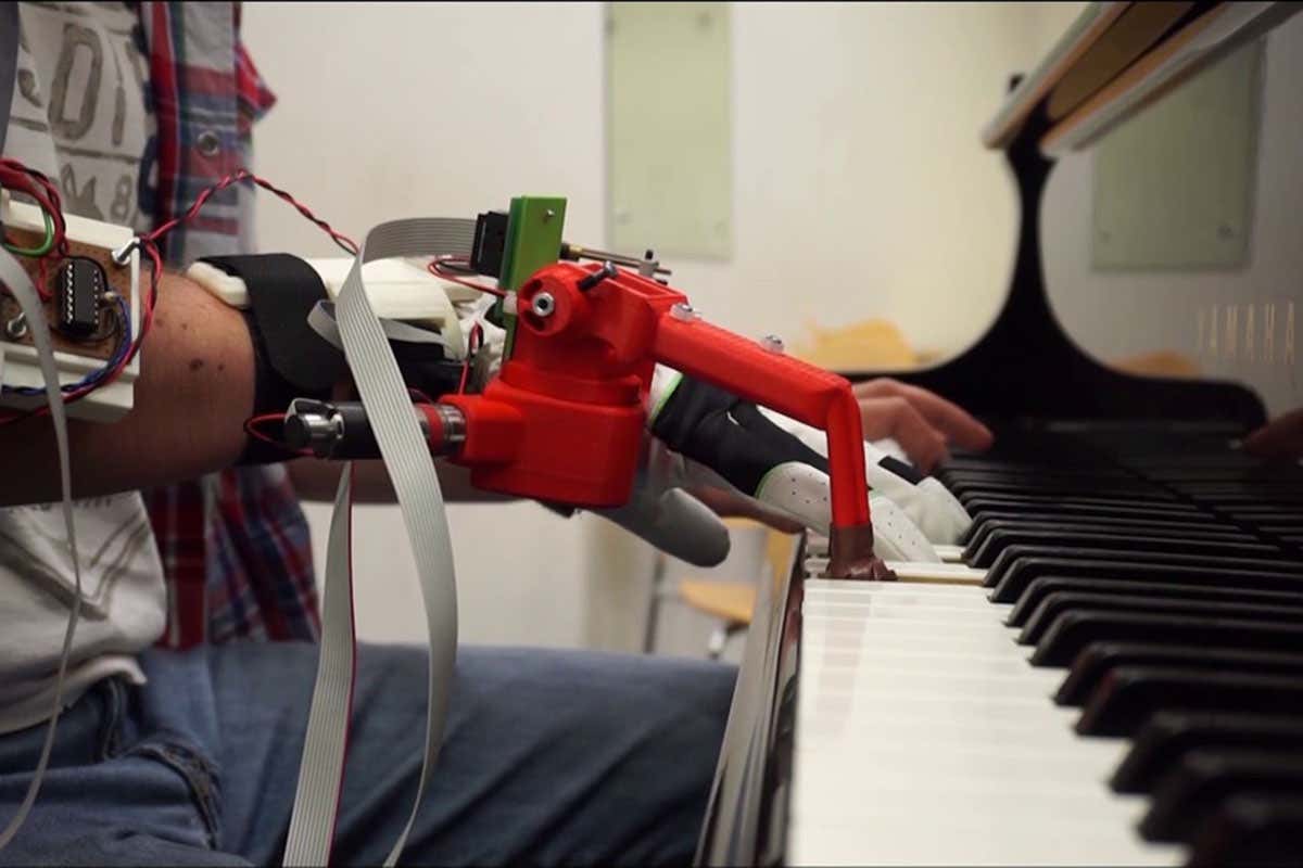 Pianists fitted with robotic thumb can be taught to play with 11 digits