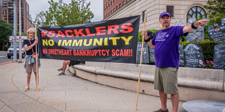 Sacklers explain they obtained’t pay $4.5B settlement if deem rejects immunity deal