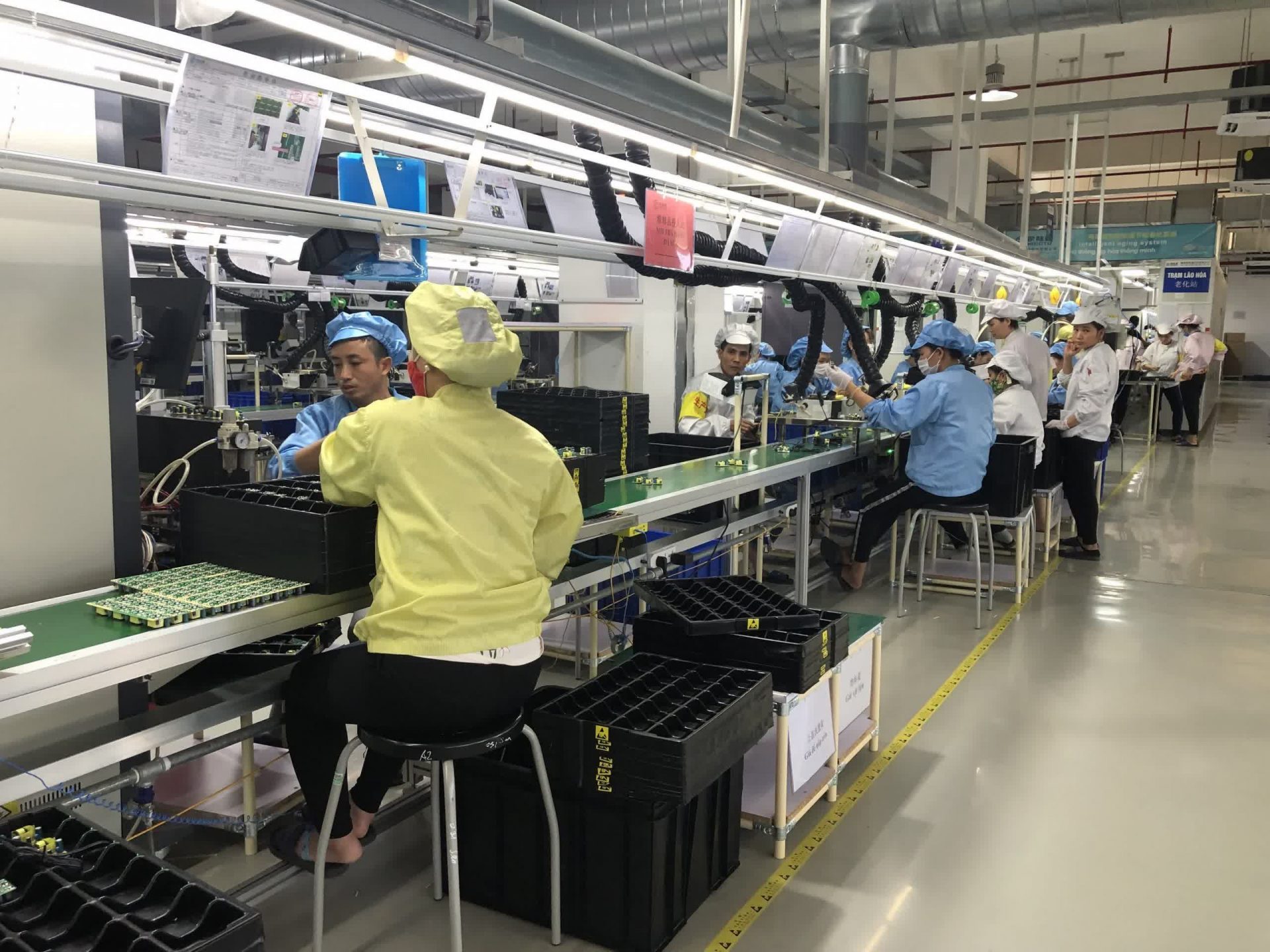Corporations shifting production away from China are going via essential challenges in Vietnam
