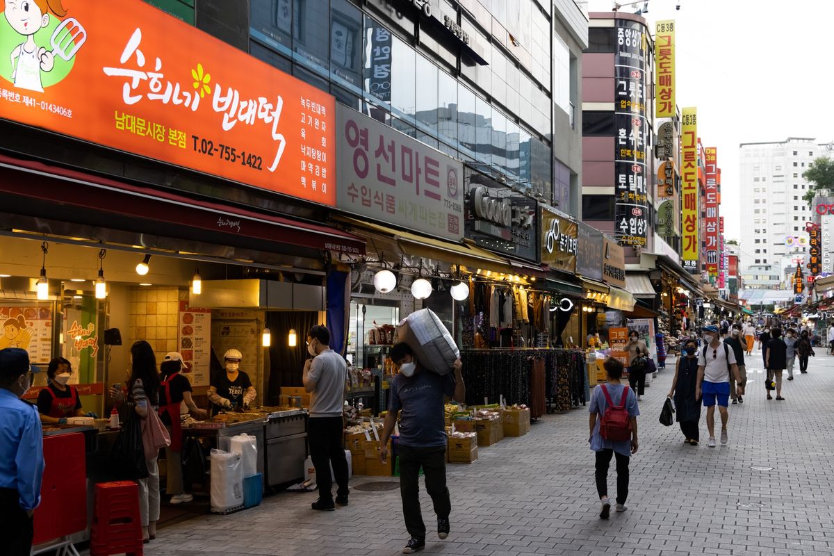 Financial institution of Korea Hikes Fee as Growth Seen Weathering Delta Hit