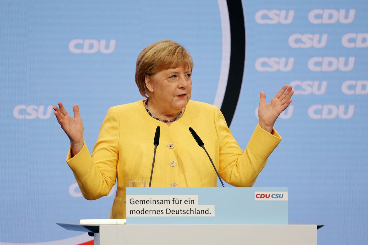 Merkel Bloc’s Lead Over Social Democrats Narrows in FAZ Ballot