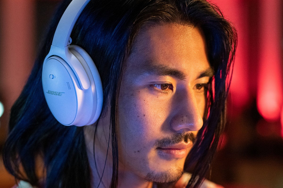 Bose unveils its next-gen noise-cancelling headphone: the QuietComfort forty five