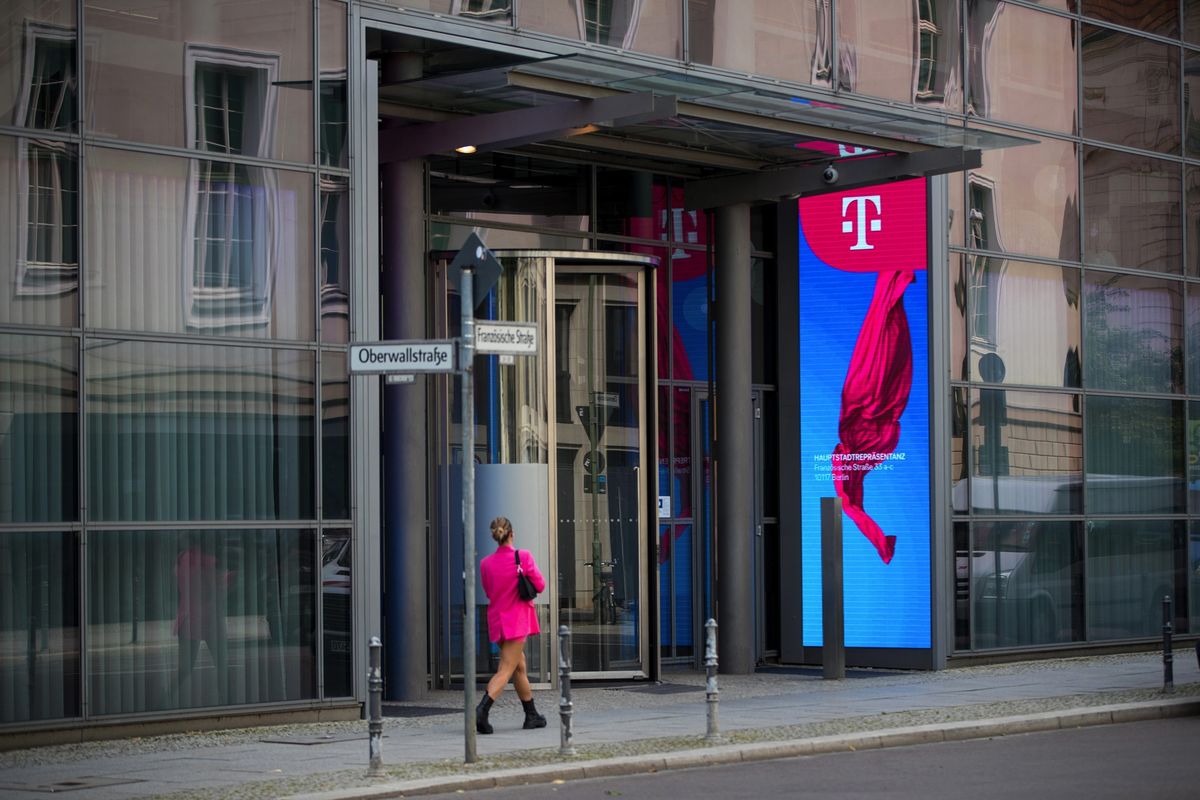 Deutsche Telekom Nears $5.9 Billion Sale of Dutch Unit
