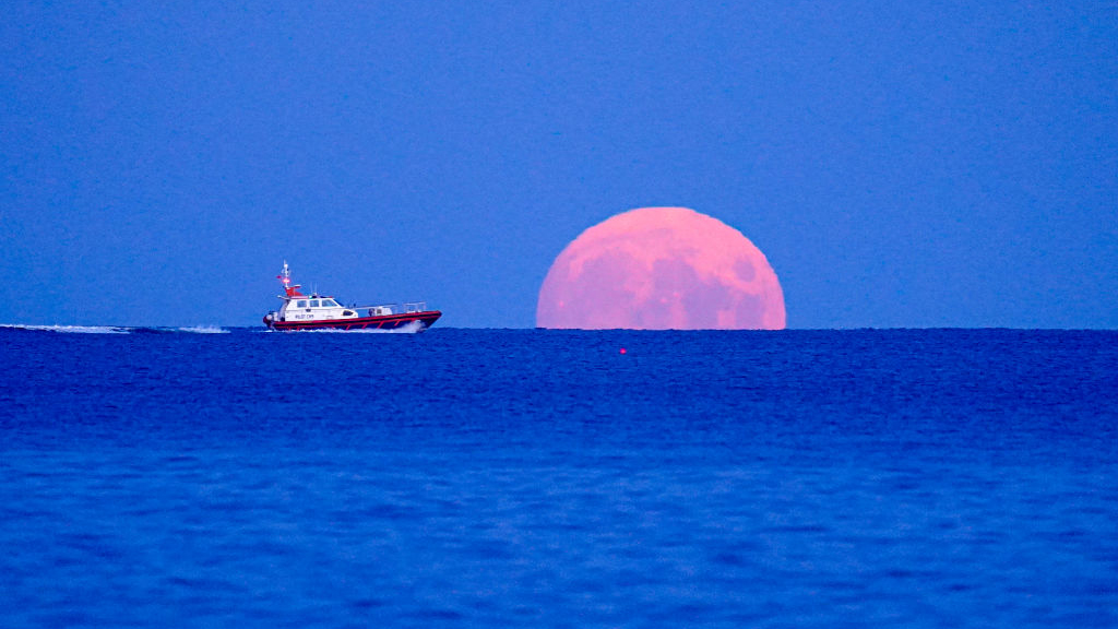 Harvest Moon 2021 provides comely views to skywatchers around the realm (photos)