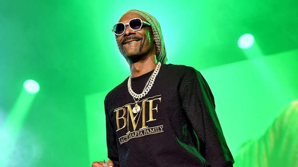 Snoop Dogg Invitations Fans Into His Digital Mansion In NFT Partnership