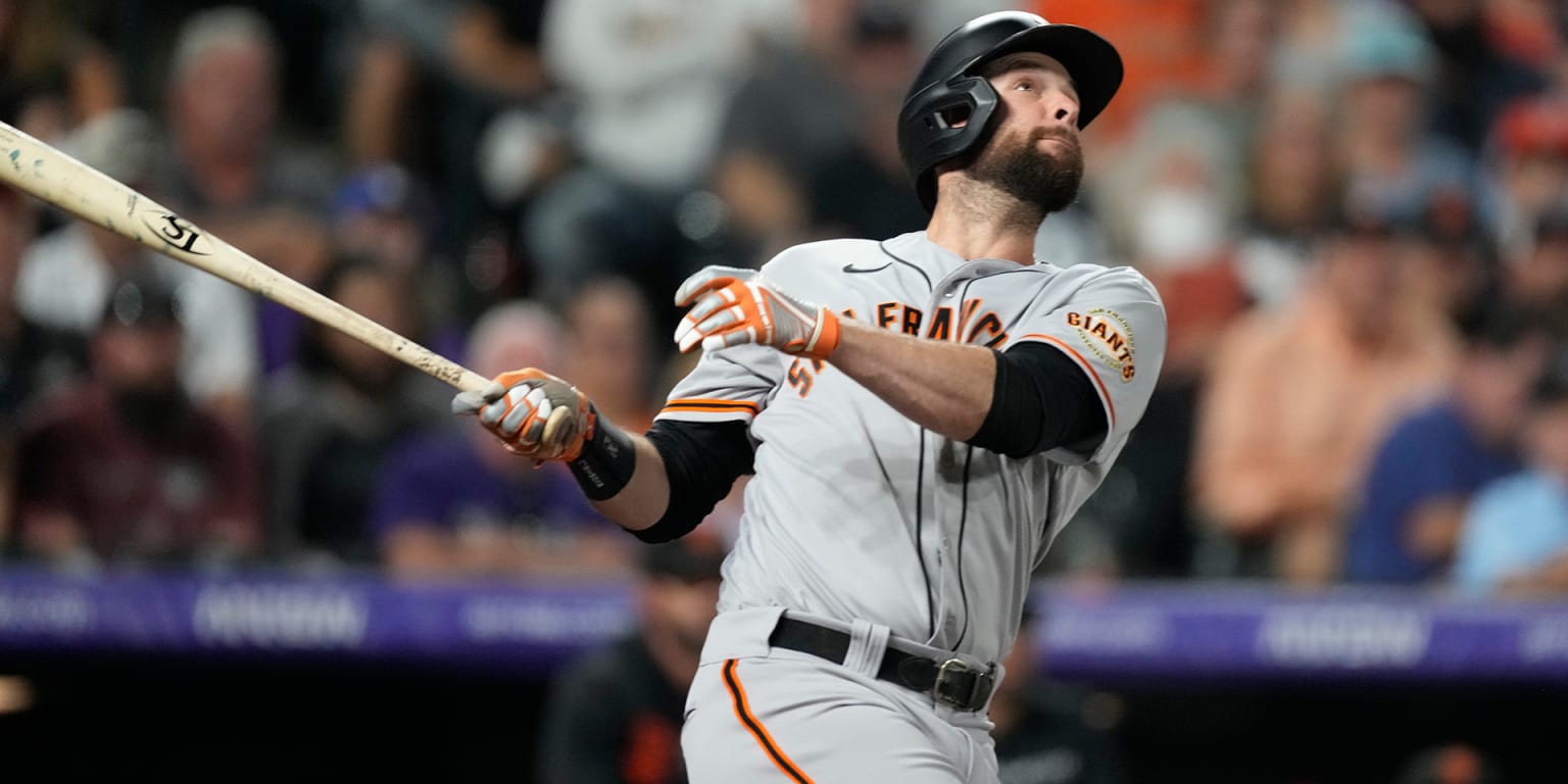 ‘Captain’ belts two HRs as Giants pad lead