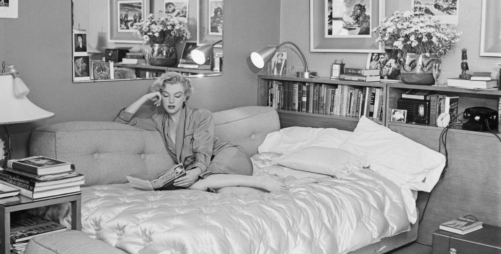 Uncommon Traditional Photos of Old school Hollywood Stars at Home