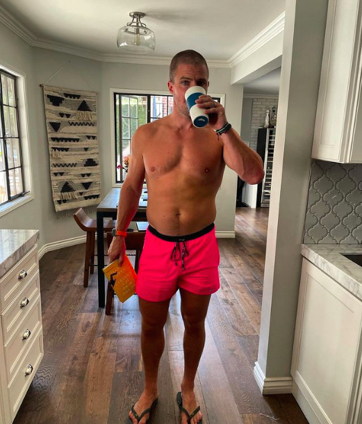 Heels Well-known person Stephen Amell Calls Out Physique-Shaming Trolls on Social Media