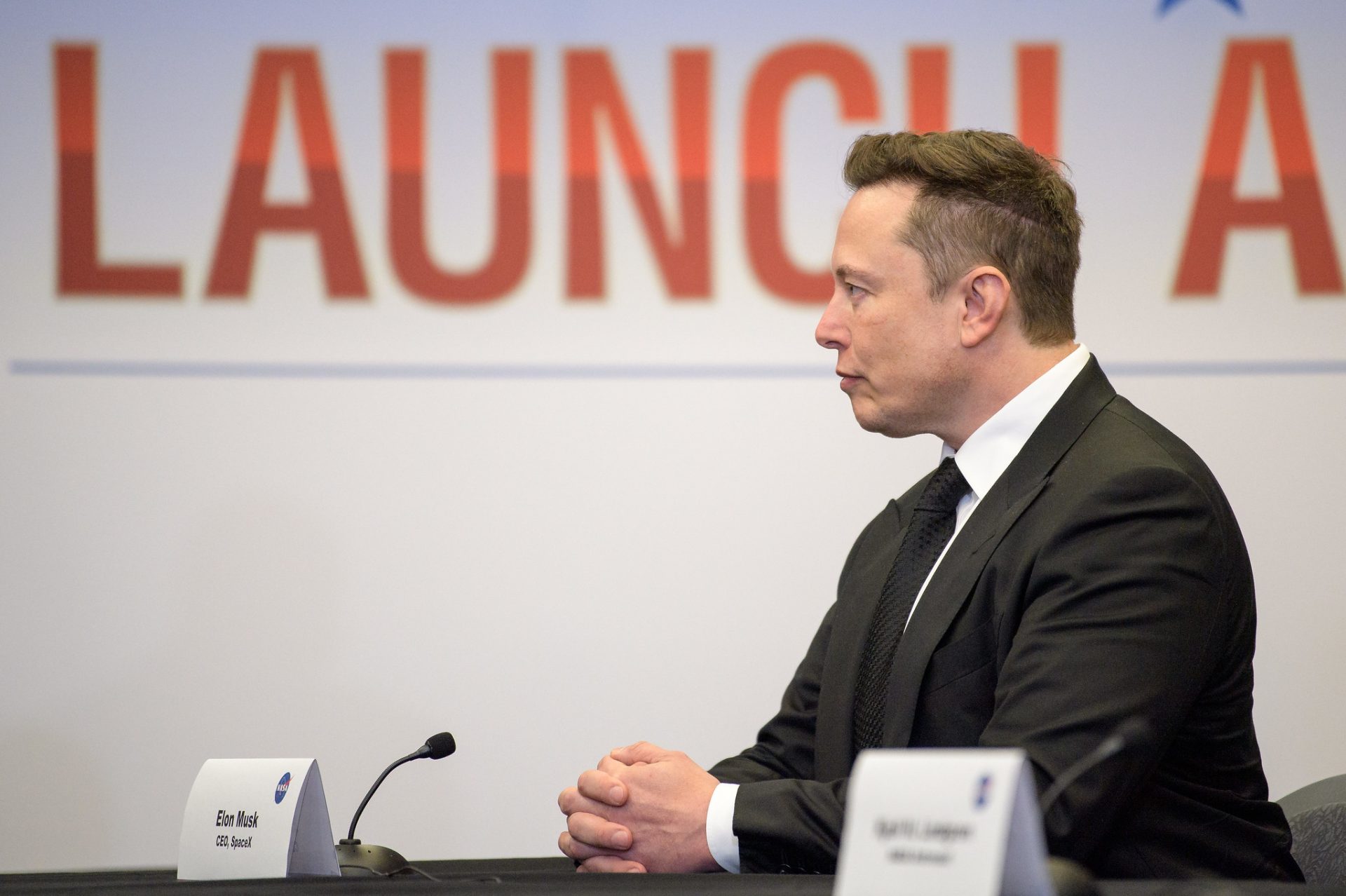 Elon Musk scorns Jeff Bezos’ lawsuit on NASA moon lander