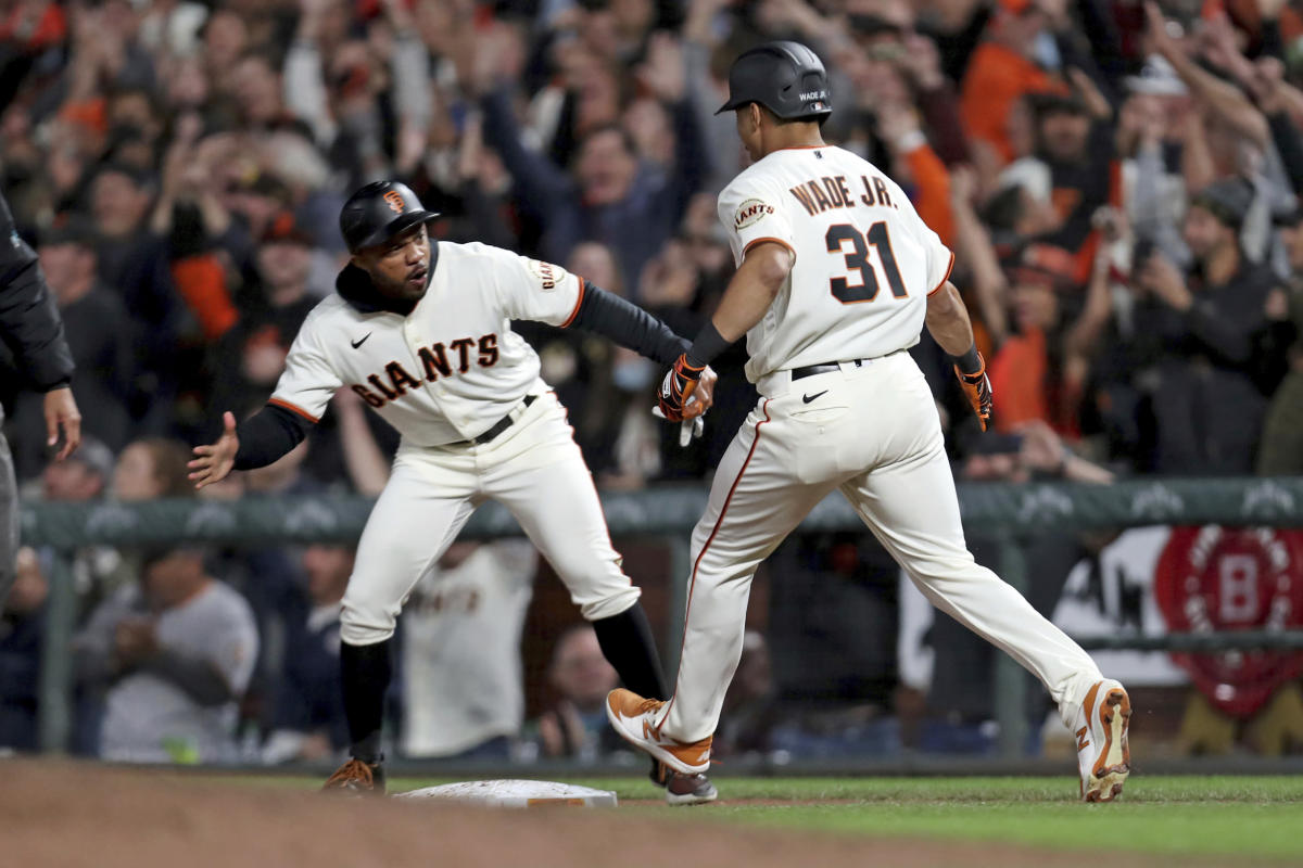 Wade, Giants beat D-backs in 9th, take care of 2-game NL West edge