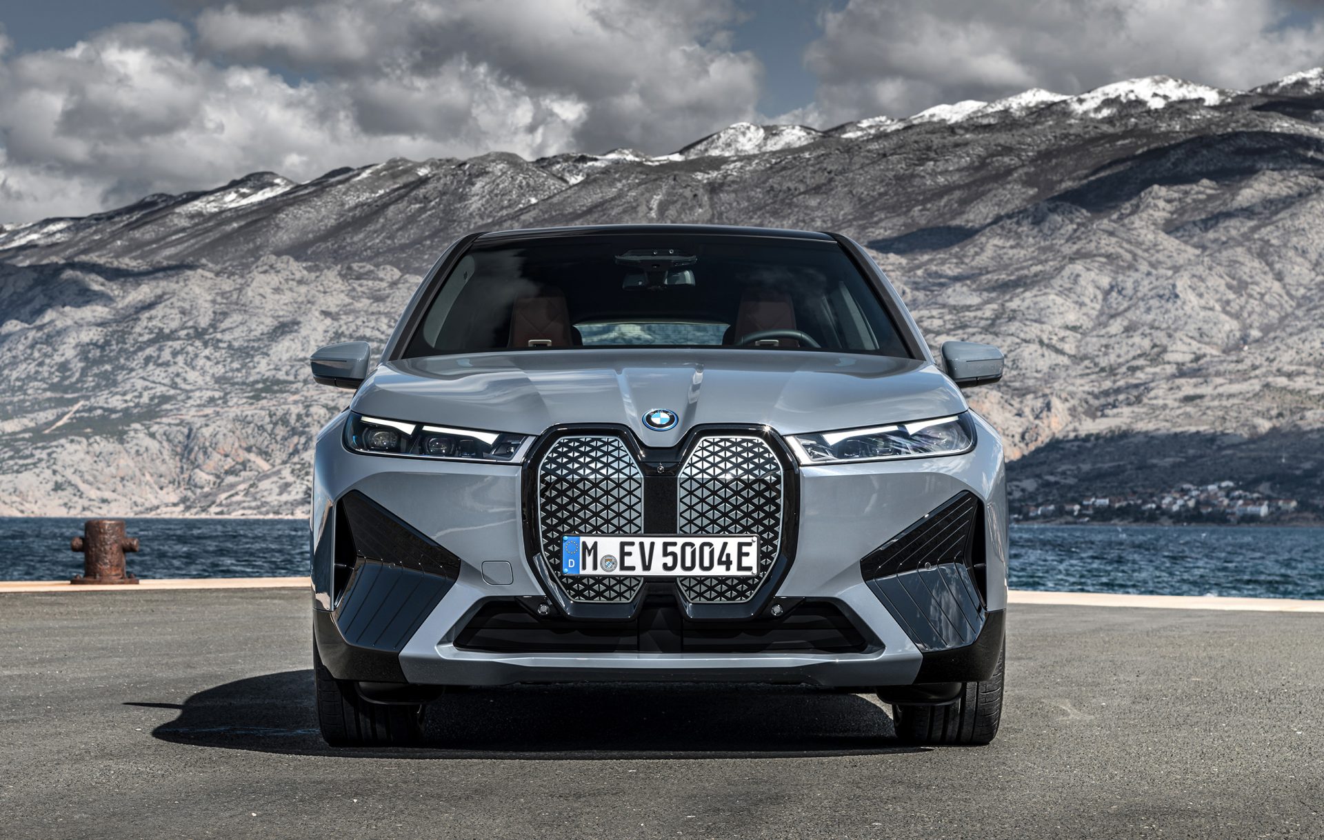 BMW’s iX SUV sets the automaker on the splendid kind EV course
