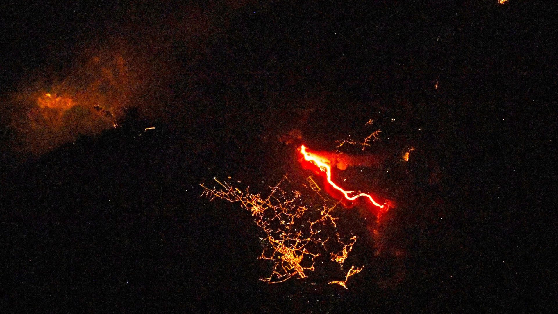 Unstoppable lava from La Palma volcano eruption reaches ocean in gorgeous train photography