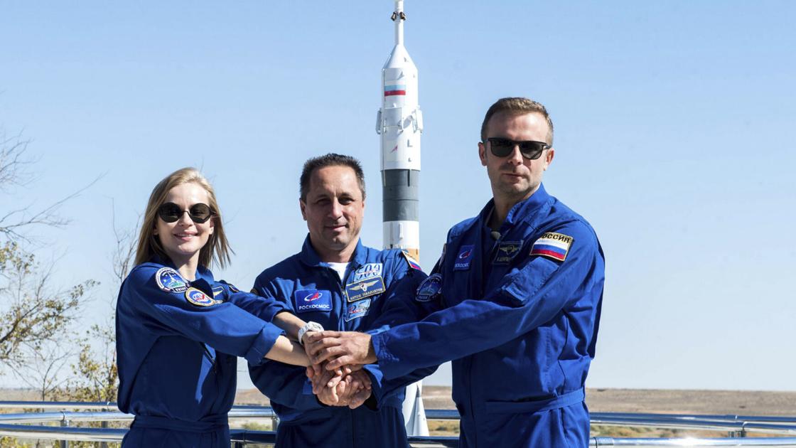 Russian movie crew blasts off to include 1st movie in dwelling